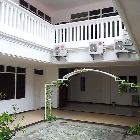 Loxy Inn Surabaya Kültér fotó