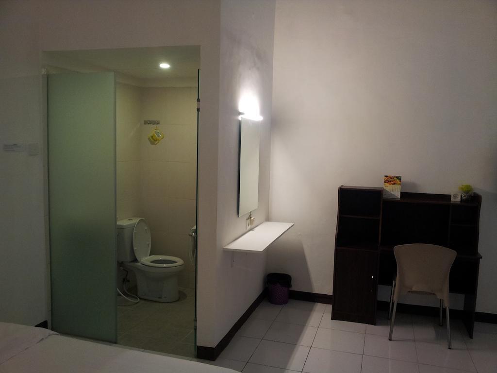 Loxy Inn Surabaya Szoba fotó