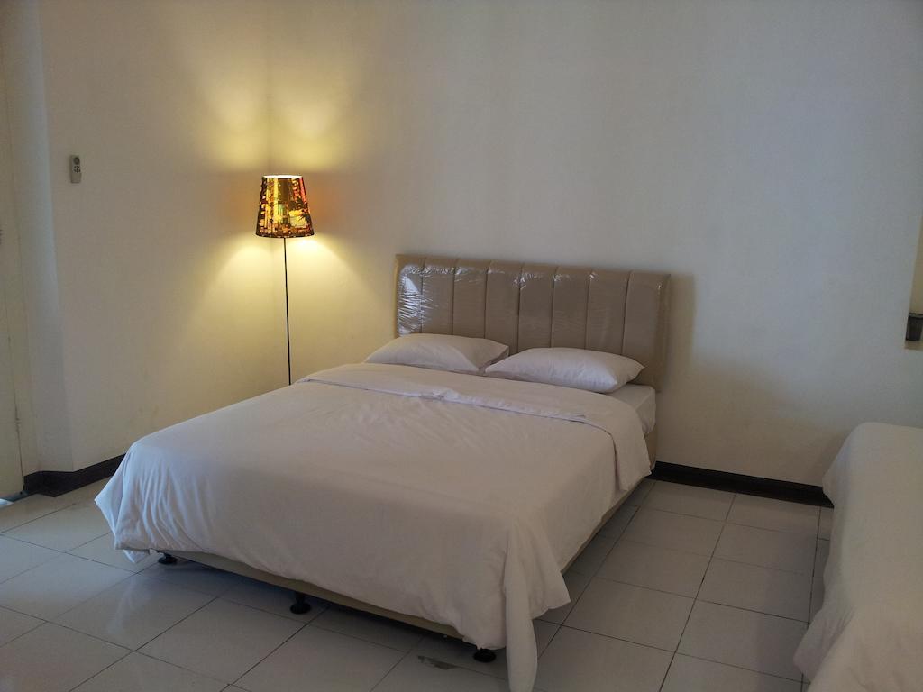 Loxy Inn Surabaya Szoba fotó