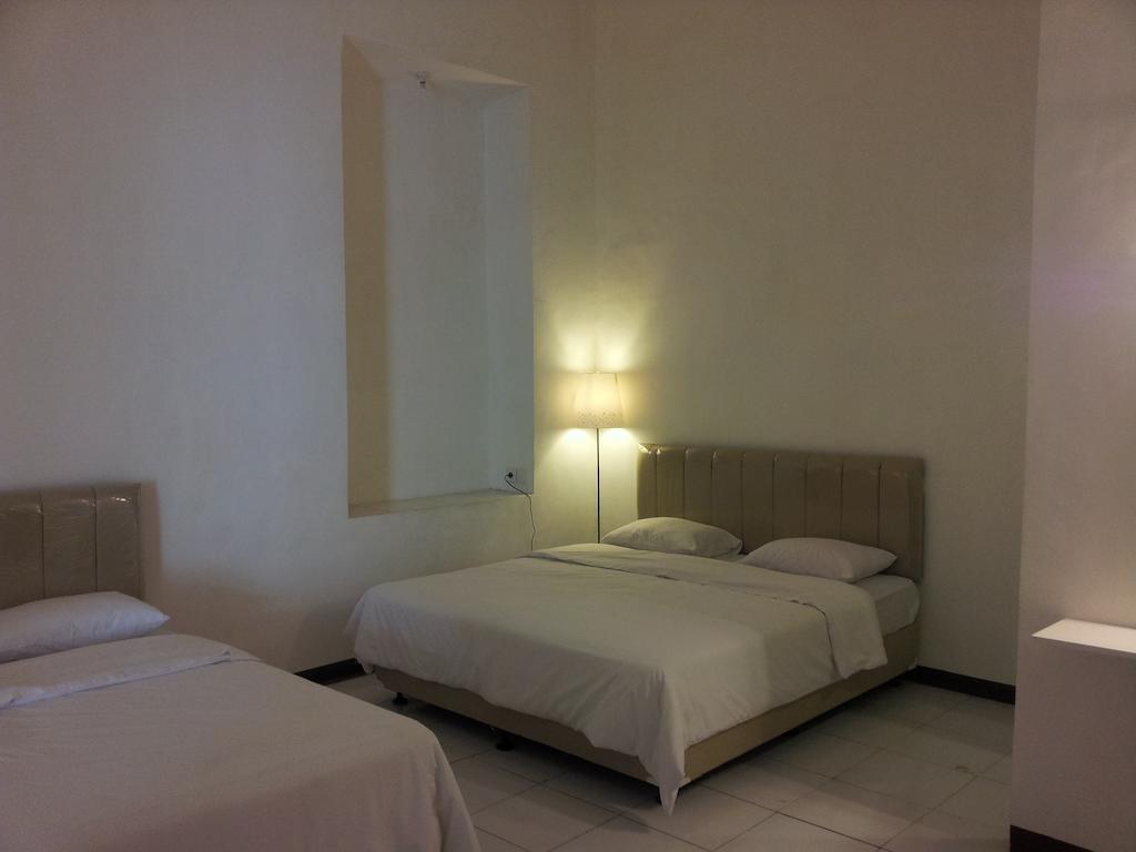 Loxy Inn Surabaya Szoba fotó