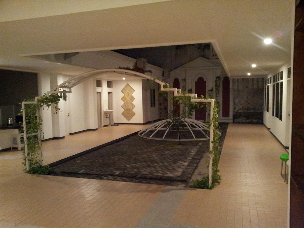 Loxy Inn Surabaya Kültér fotó