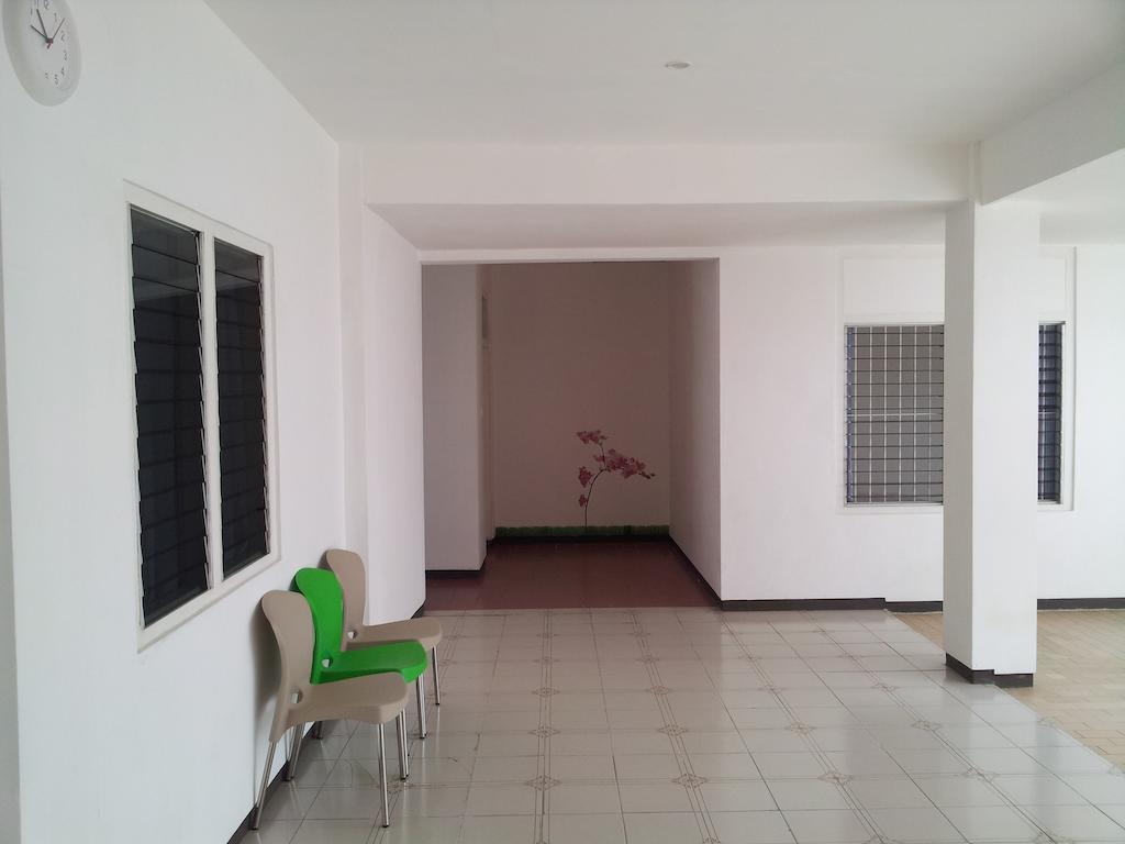 Loxy Inn Surabaya Kültér fotó