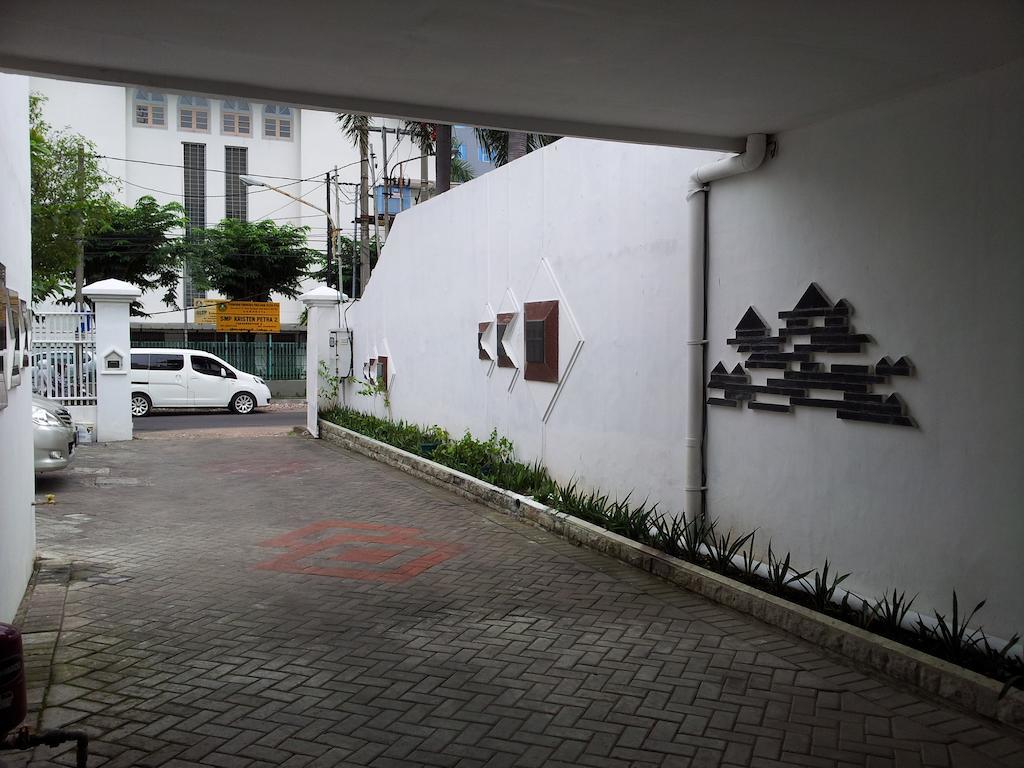 Loxy Inn Surabaya Kültér fotó