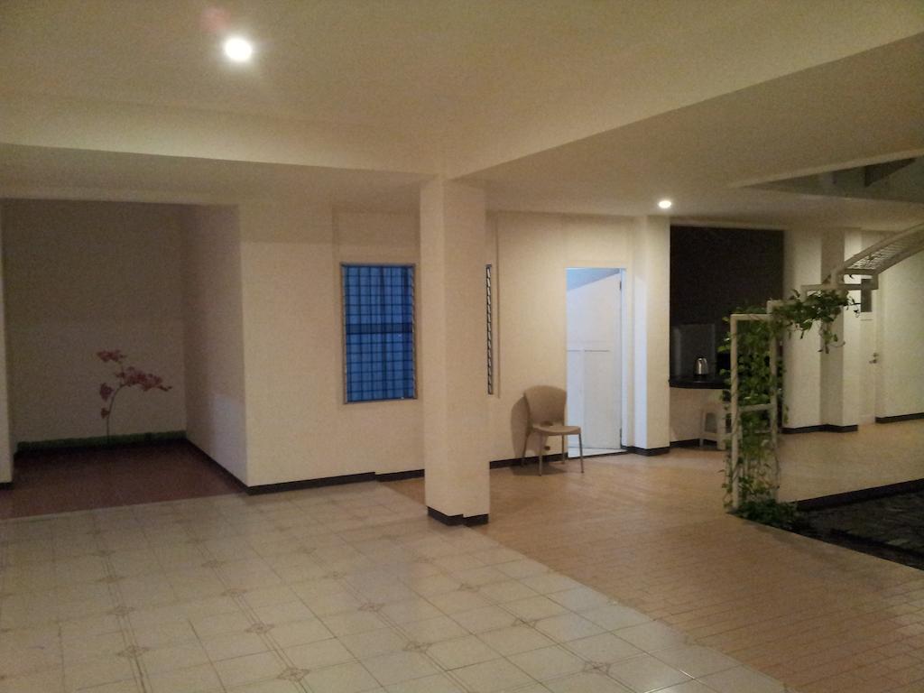 Loxy Inn Surabaya Kültér fotó